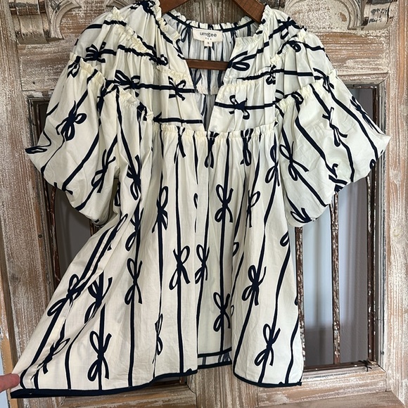 Umgee Bow Striped Puff Sleeve Top - Picture 2 of 5